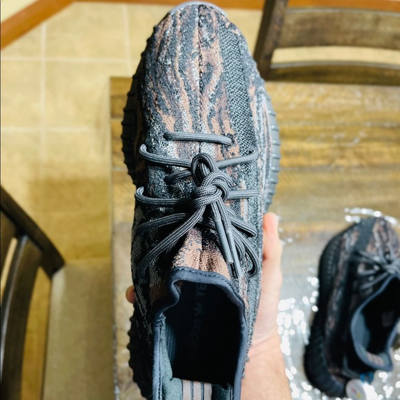 Authentic YEEZY BOOST 350 V2 'MX ROCK' - Picture 2 of 6